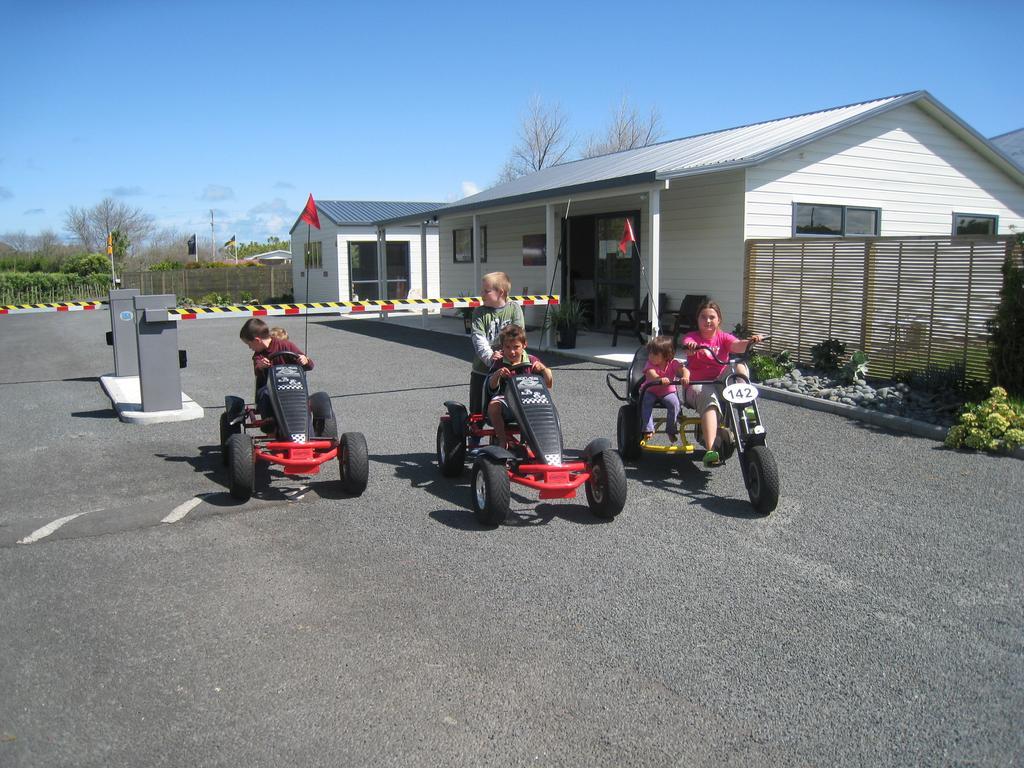Port Waikato Holiday Park Eksteriør bilde